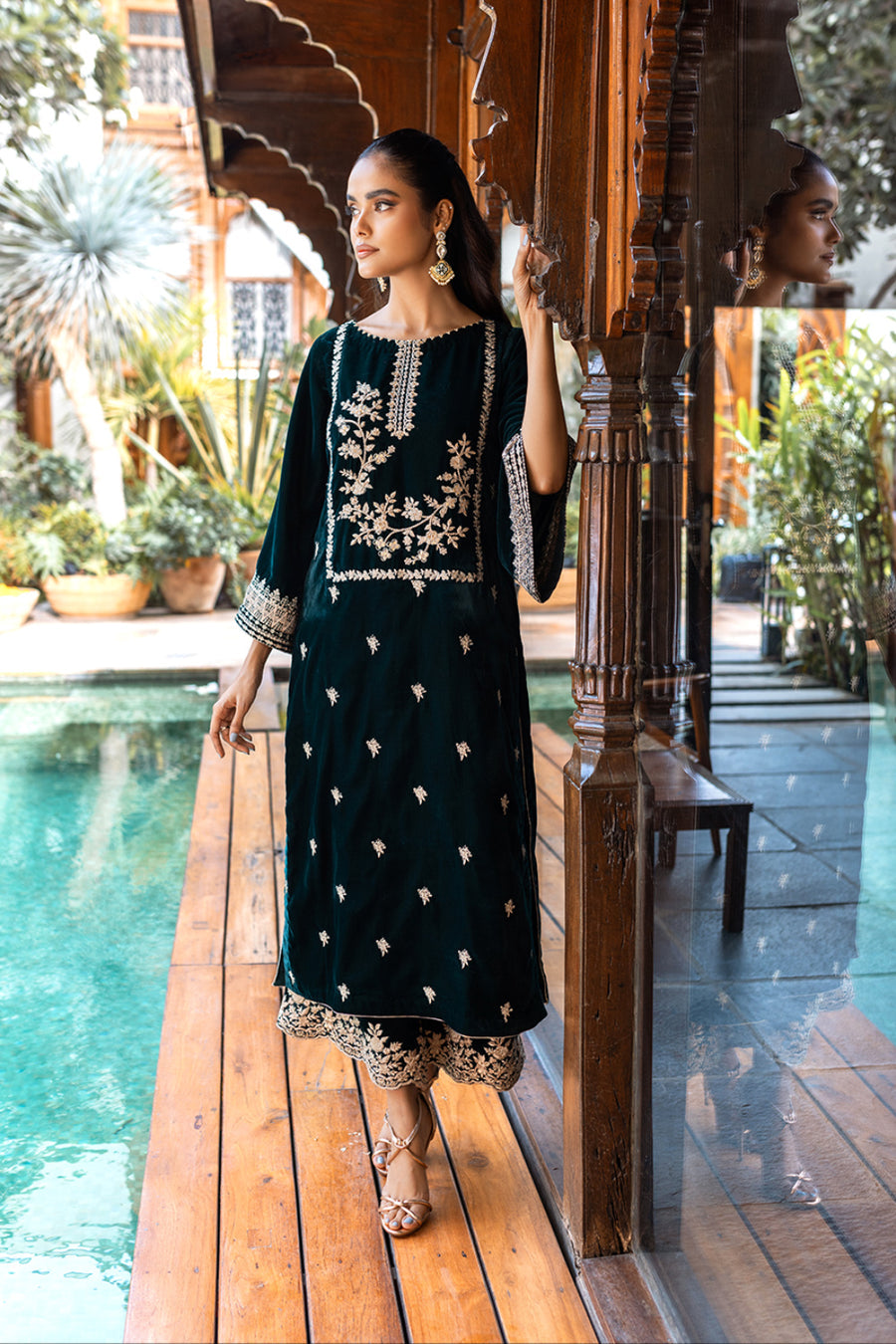 Azure Vintage Flora 4 Velvet WinterCollection